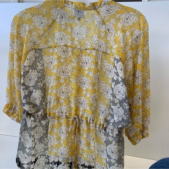 CABI Floral Tunic blouse in Small. Soft yellow and‎ gray that fades to d… - Picture 10 of 12